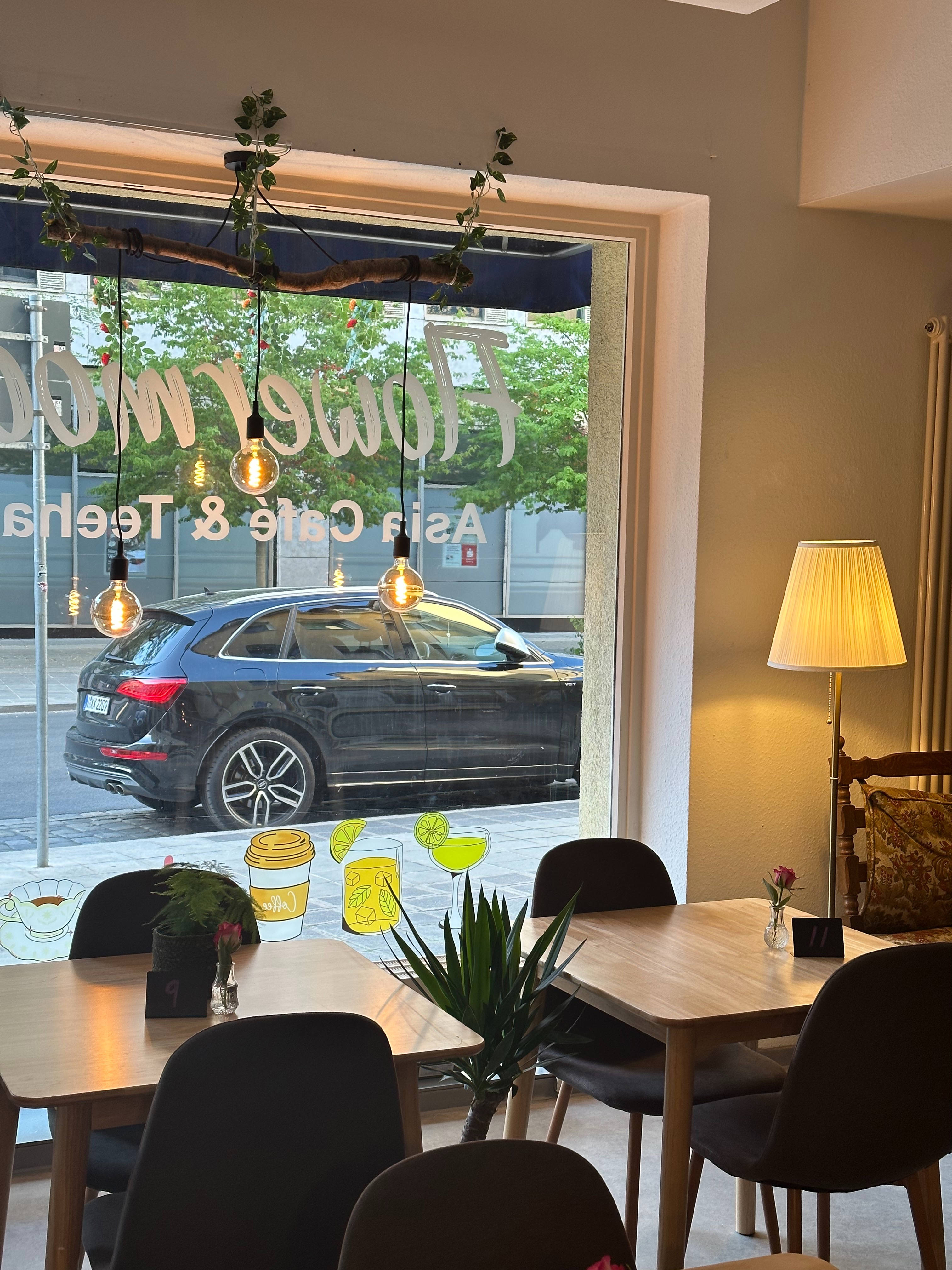 Fensterplatz im Café