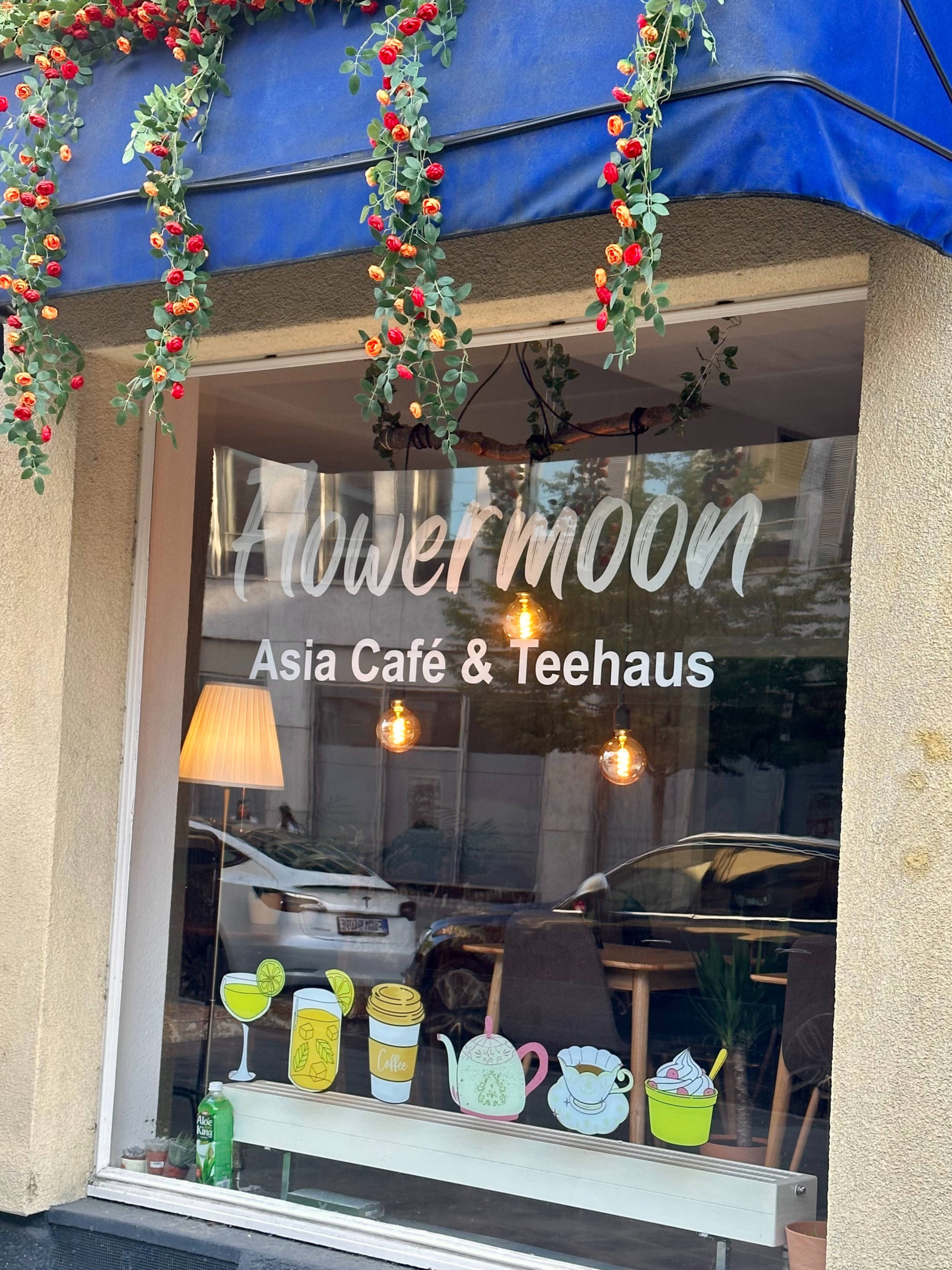 Flowermoon-Schaufenster mit Blumen