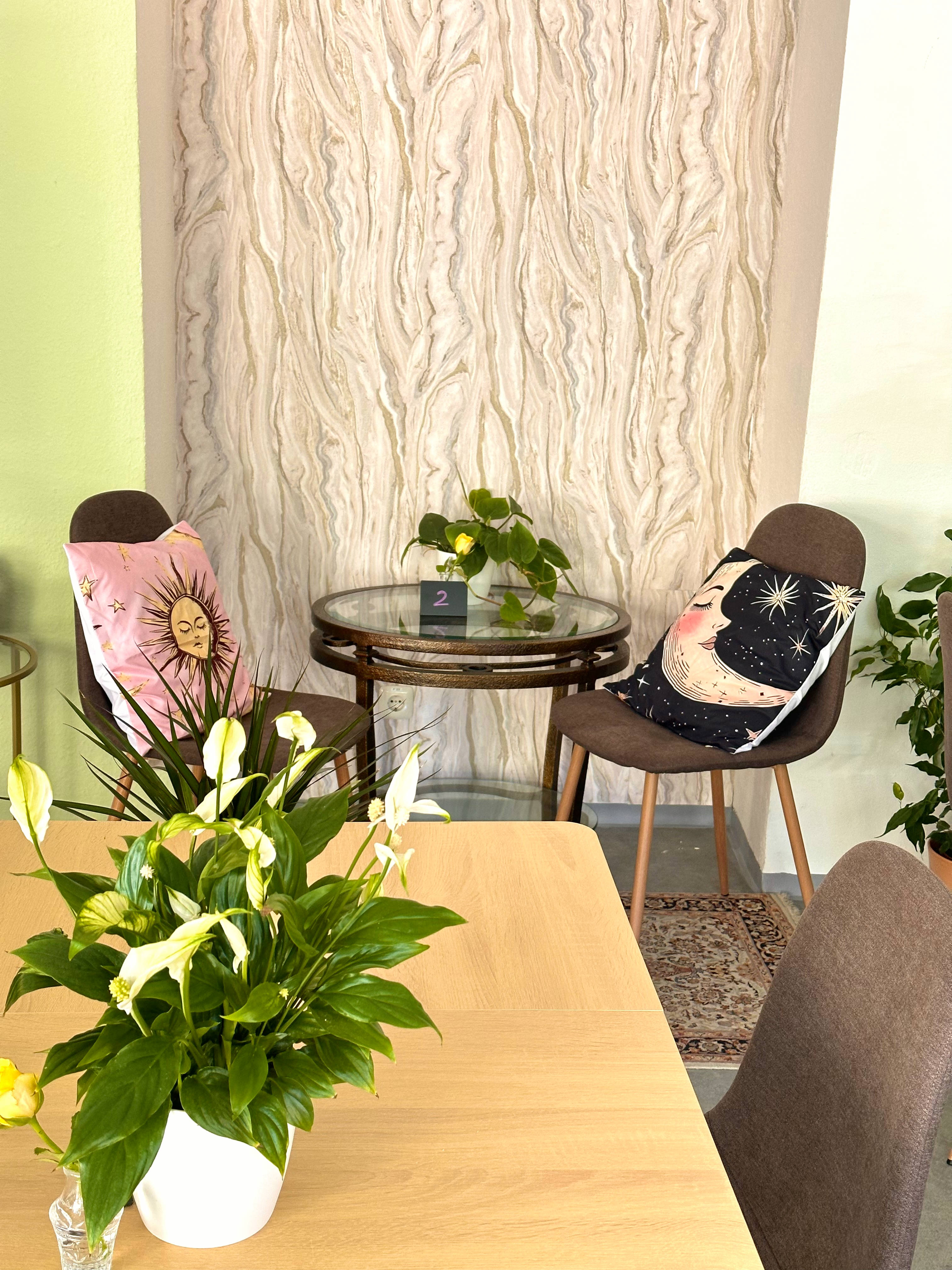 Gemütliche Sitzecke im Café Flowermoon