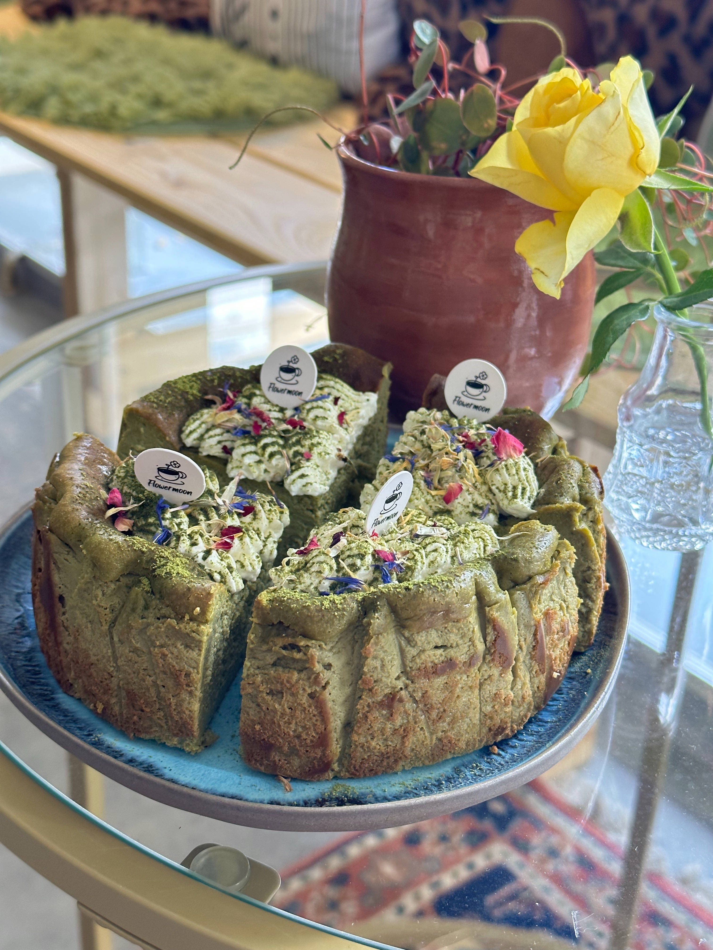 Kuchen mit Blüten