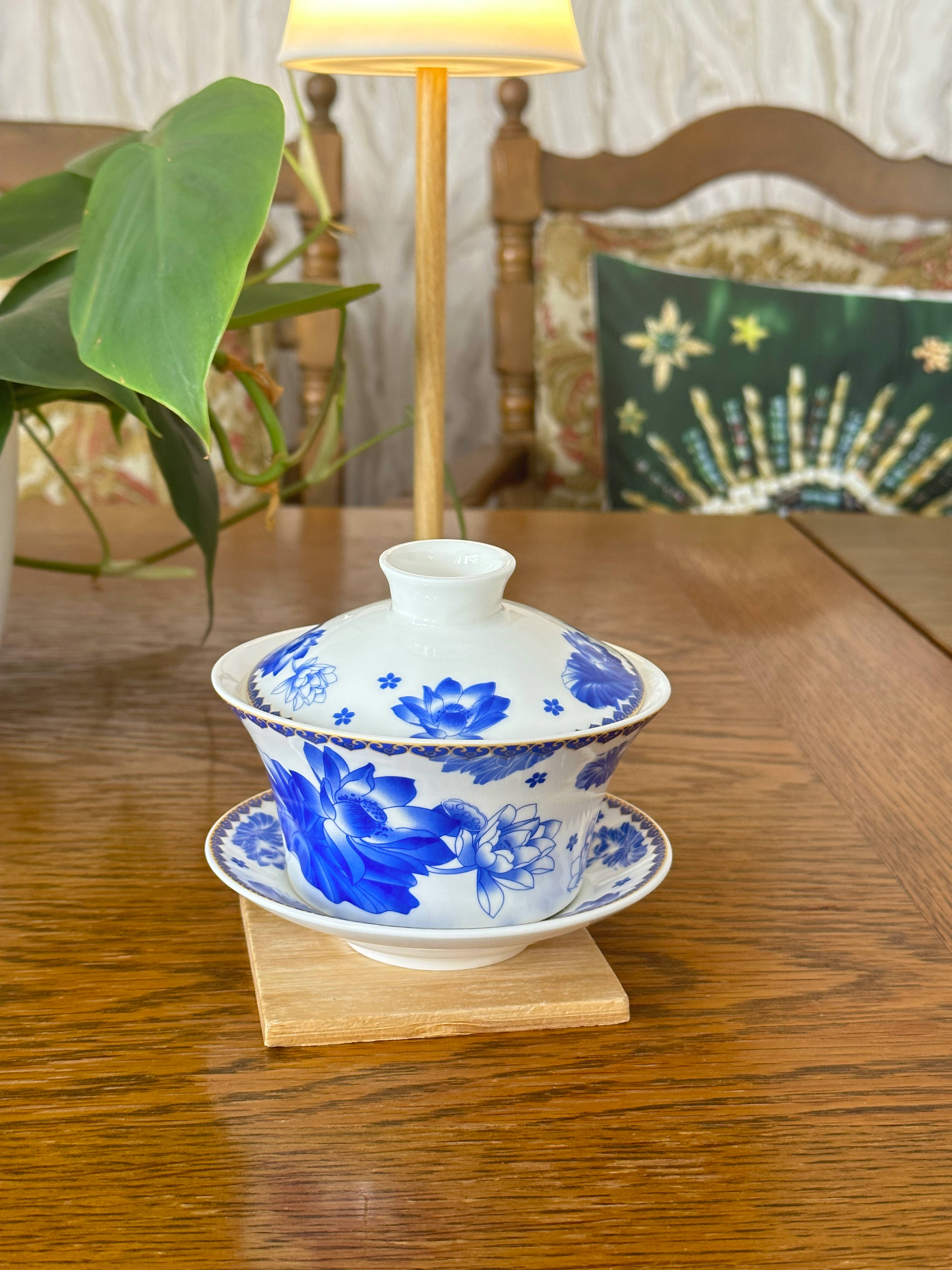 Traditioneller chinesischer Tee im Gaiwan